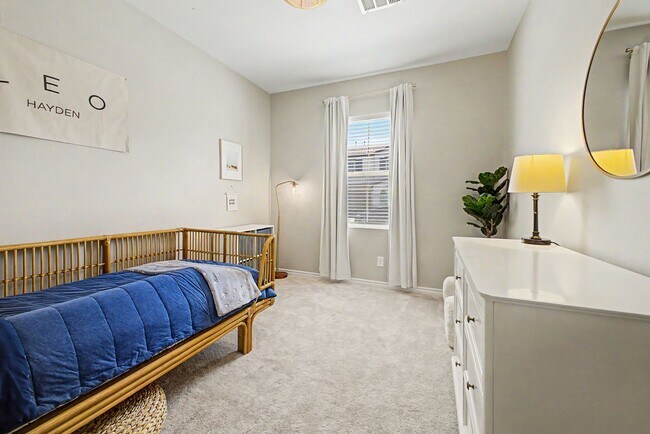 Building Photo - Upgraded 4 bedroom home in Skye Canyon gated community!