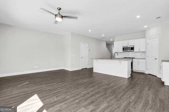 Building Photo - 408 S Zetterower Ave