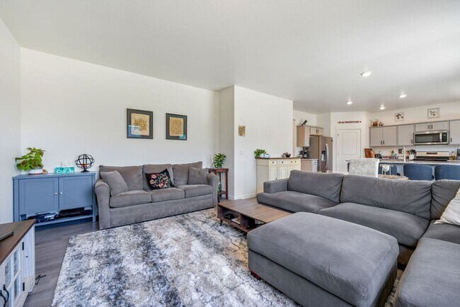Building Photo - 4-Bedroom Home in Mallard Ridge with Office and Fenced Yard