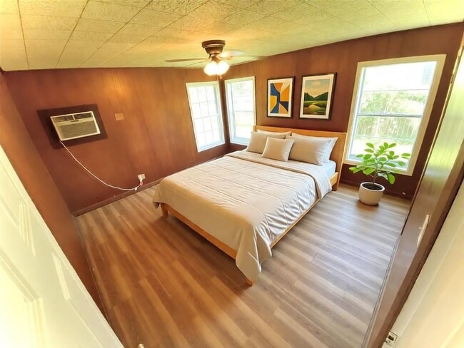 Building Photo - 1836 Rivercrest St