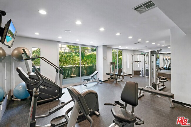 Building Photo - 1100 Alta Loma Rd