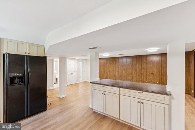 Building Photo - 5203 Nahant St