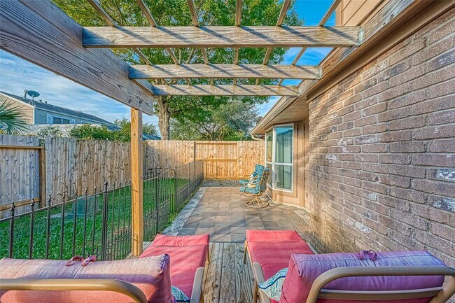 Building Photo - 11627 Briar Rose Dr