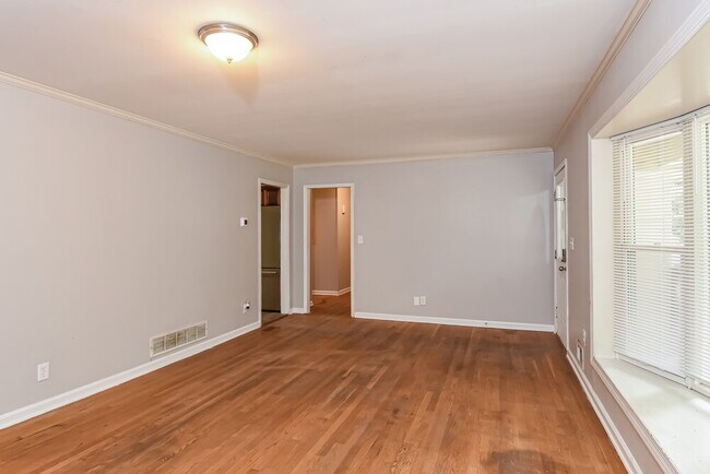 Building Photo - 4630 Cresant Ln
