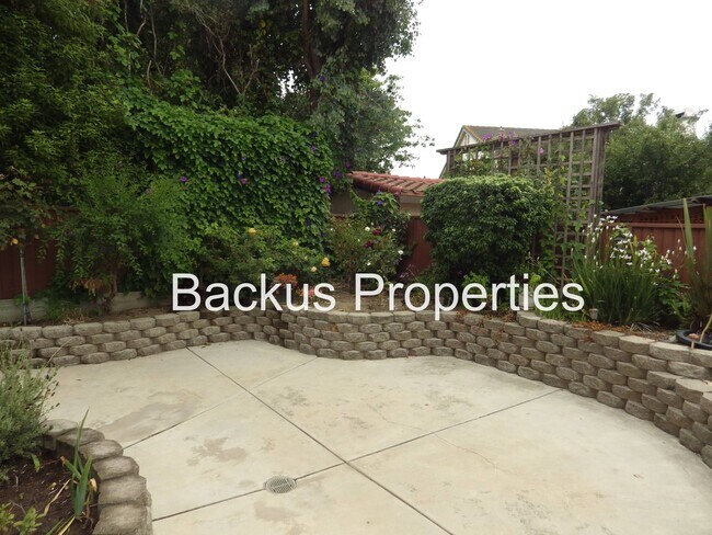 Building Photo - Wonderful Five Bedroom Home on Faulkner St...