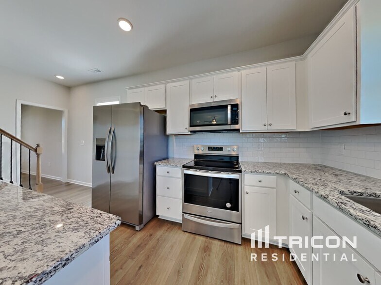 Building Photo - 137 Sawyer Ml Dr