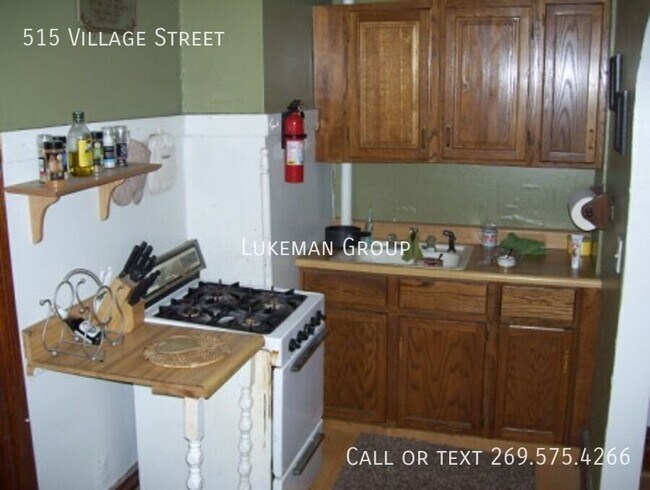 Primary Photo - 515 Village St