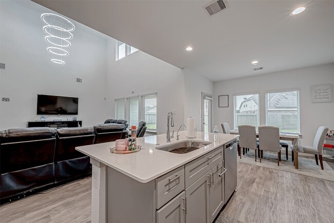 Building Photo - 6850 Amber Clf Ln