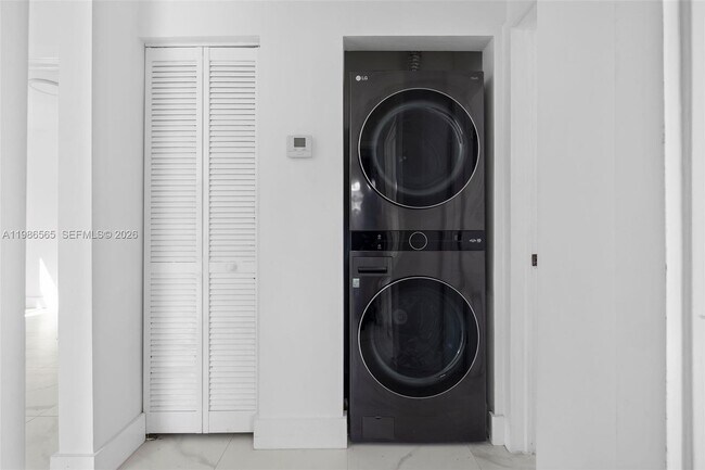 Building Photo - 1445 NW 34th St