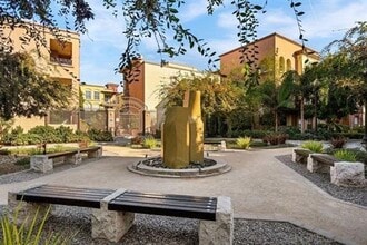 Building Photo - Ground Floor Condo in the heart of Hillcrest