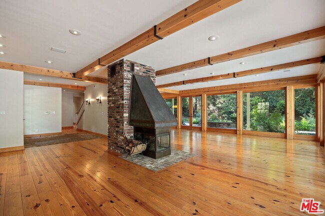 Building Photo - 7972 Mulholland Dr