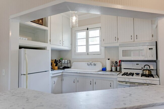 Building Photo - 916 Howard St