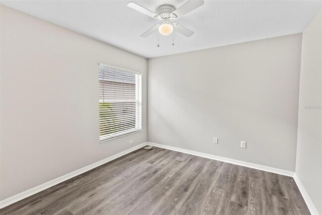 Building Photo - 11111 Lakeside Vista Dr