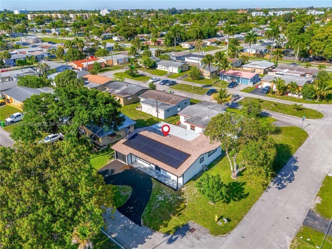 Building Photo - 2600 NW 68th Way