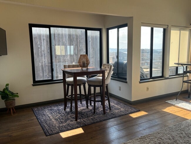Building Photo - Ocean View Condo in Monterey 1 Bedroom/1 Bath