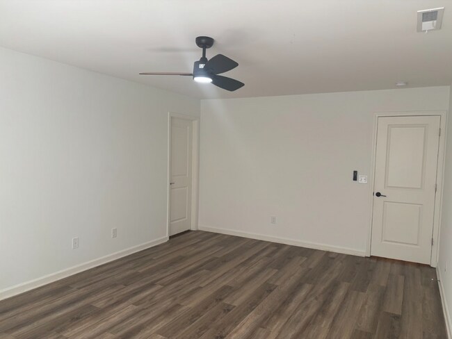 Building Photo - Pristine, Move In ready home in the Berryh...