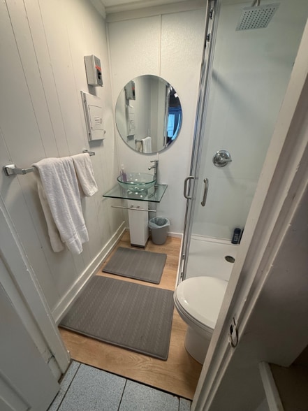 Building Photo - 39 Cushing St