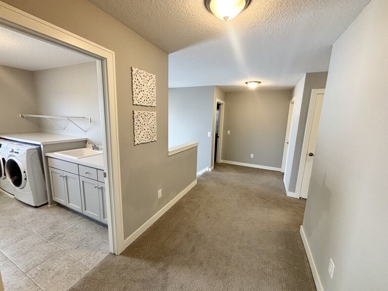 Building Photo - 9068 Red Oak Trl