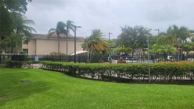 Building Photo - 660 Cypress Club Way