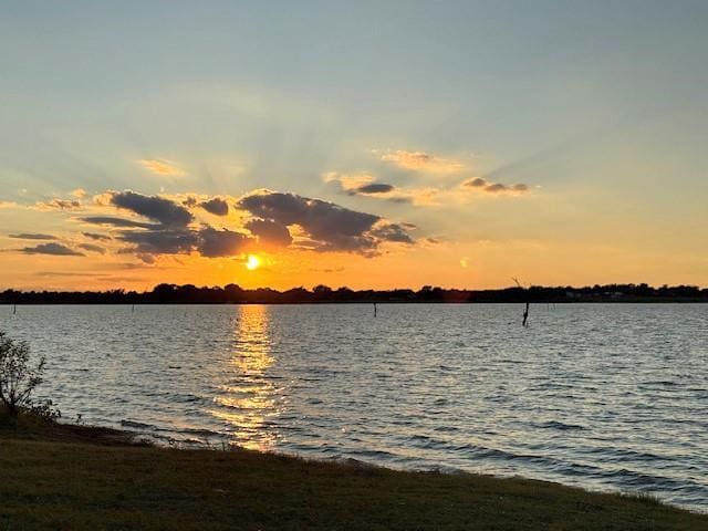 Building Photo - 720 Lakeshore Dr