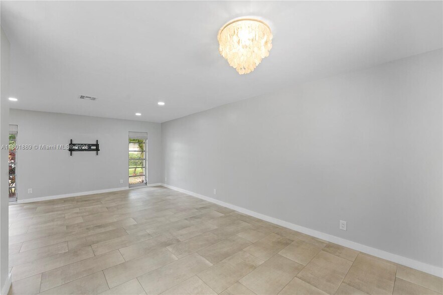 Building Photo - 2911 SW 108th Way