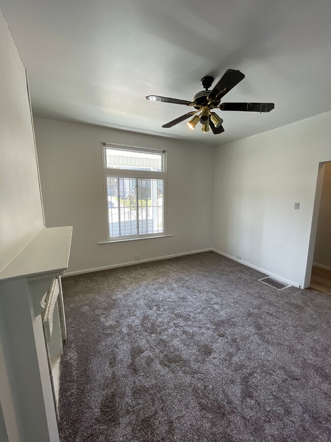 Building Photo - Cozy 3 Bedroom 1 Bath Home Near Pittsburgh