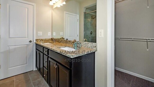 Building Photo - A beautifully designed townhome in the heart of Dunwoody