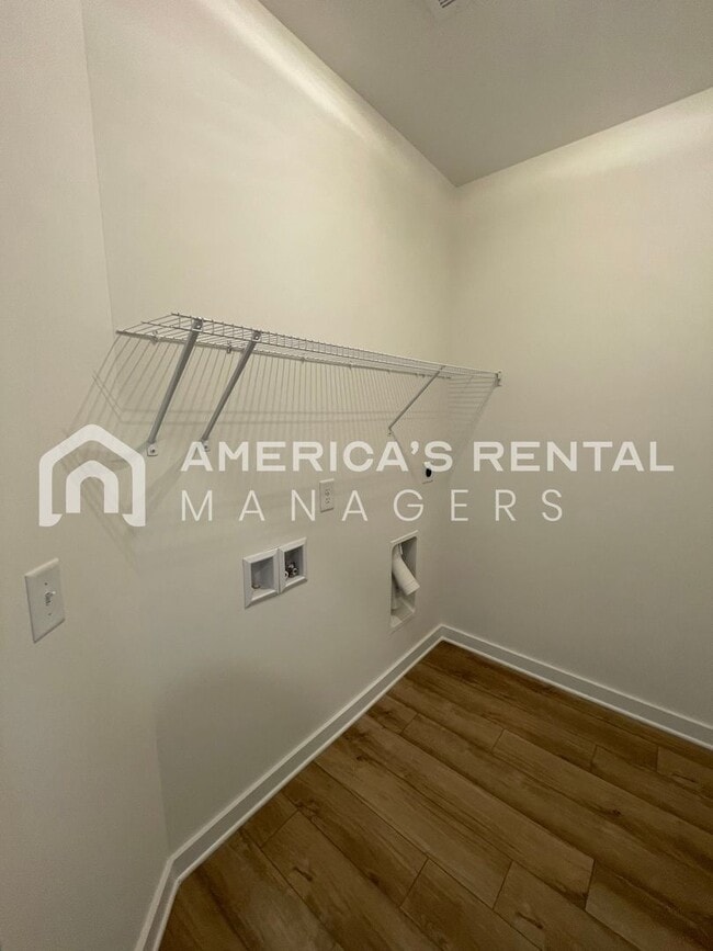 Building Photo - Available Now!! PRICE REDUCTION*** SIGN A ...