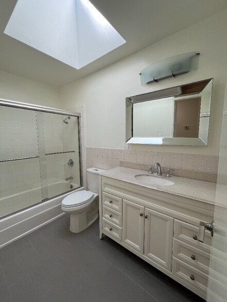 Building Photo - 30 Corwin St