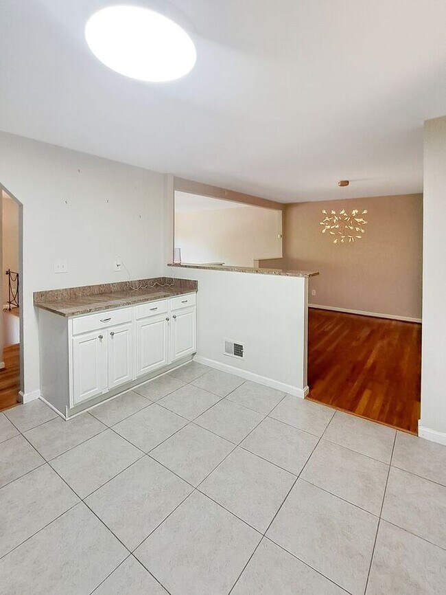 Building Photo - Coming Soon! Attractive Mid Century Modern...