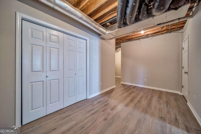 Building Photo - 2011 Town Lake Hills W