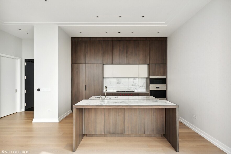 Building Photo - 909 W Washington Blvd