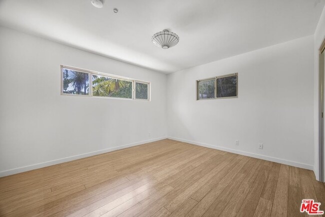 Building Photo - 3133 Barbydell Dr