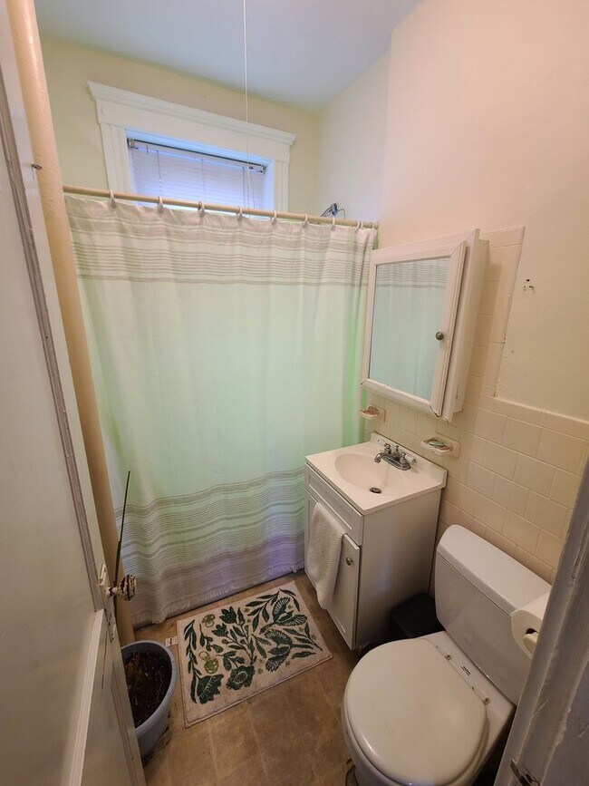 Building Photo - 1BR/1Bth unit. Great location, Right on T, Heat/Hot Water included
