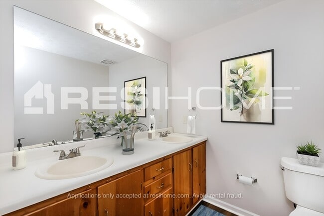 Building Photo - 5747 Mistyview Dr