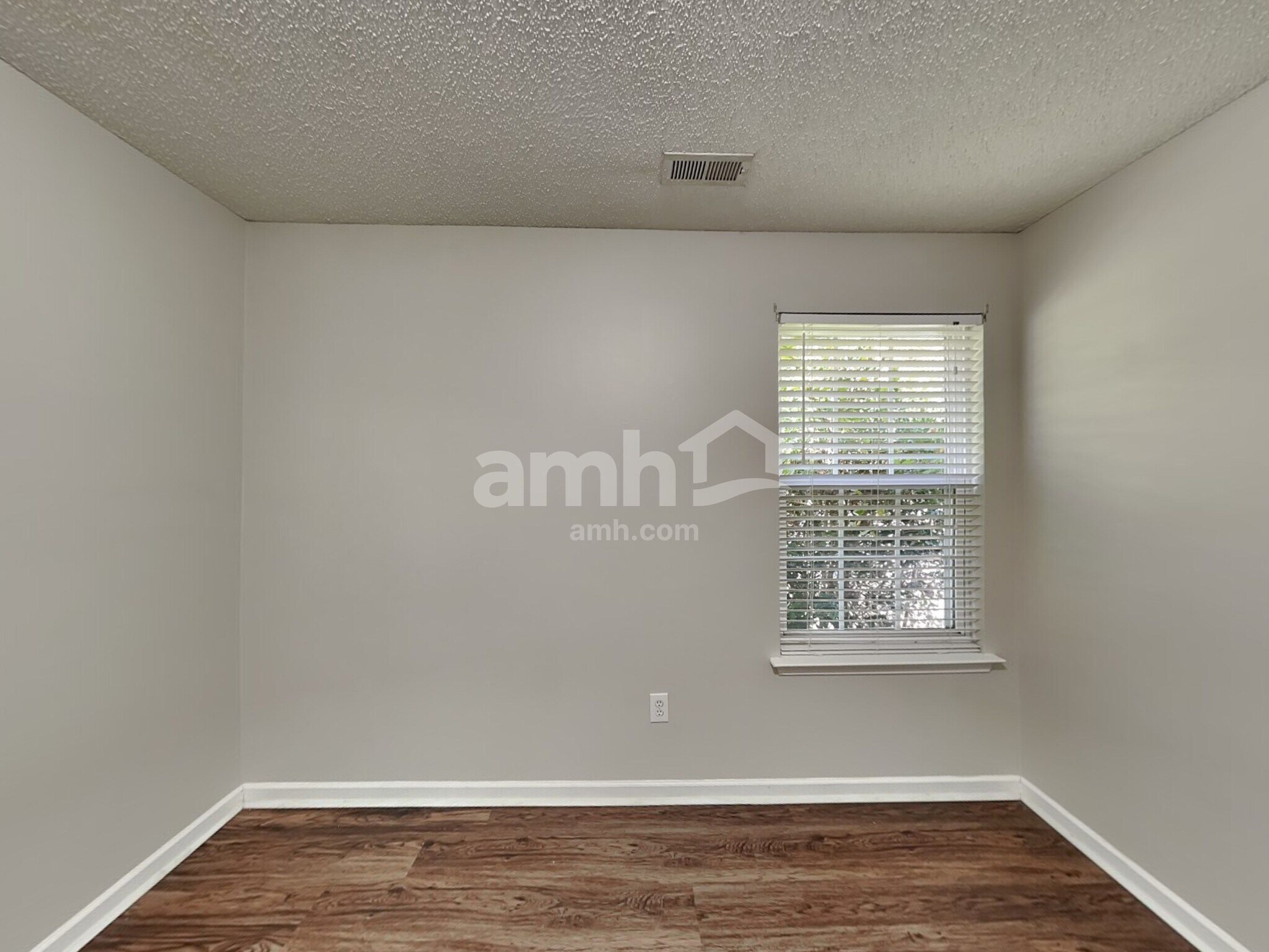 Building Photo - 3928 Edgeview Dr