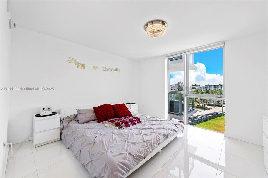 Building Photo - 9901 E Bay Harbor Dr