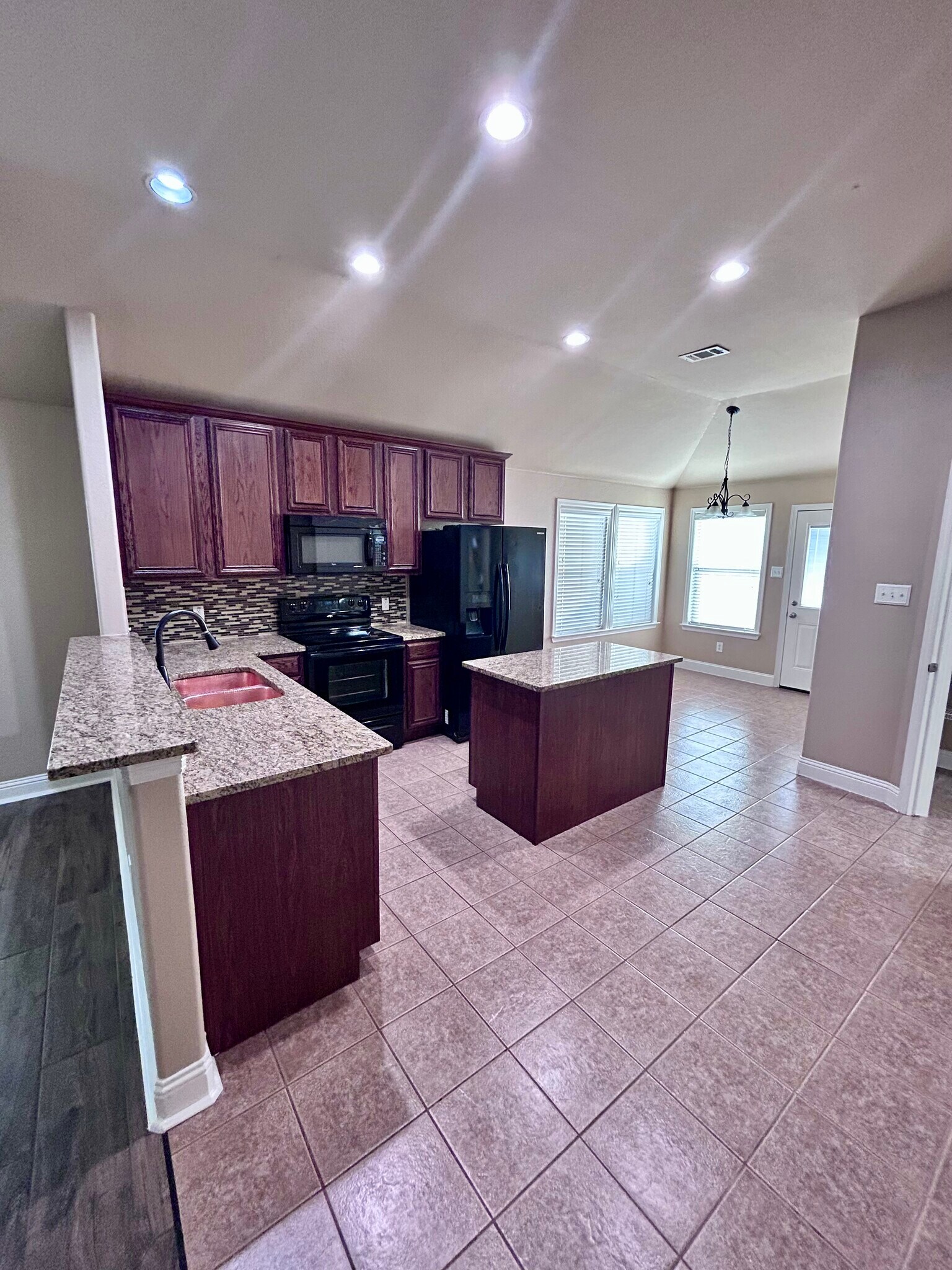 Building Photo - 1521 Applegate Way