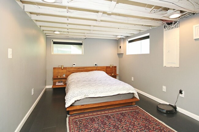 Building Photo - Charming Fry's Spring Cottage Near UVA