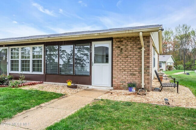 Building Photo - 15 Yorkshire Ct