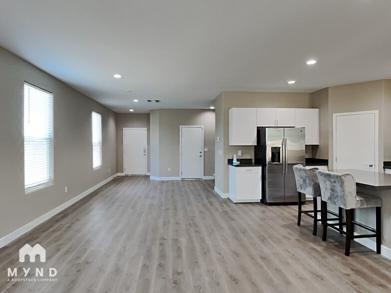 Building Photo - 3794 Paseo de Paz Ave