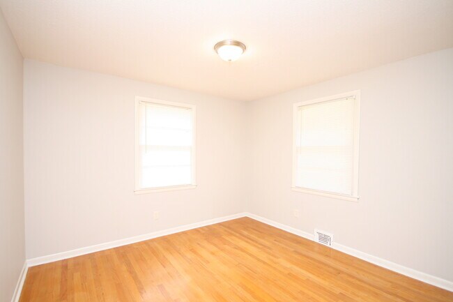 Building Photo - 7620 Charlotte Dr SW