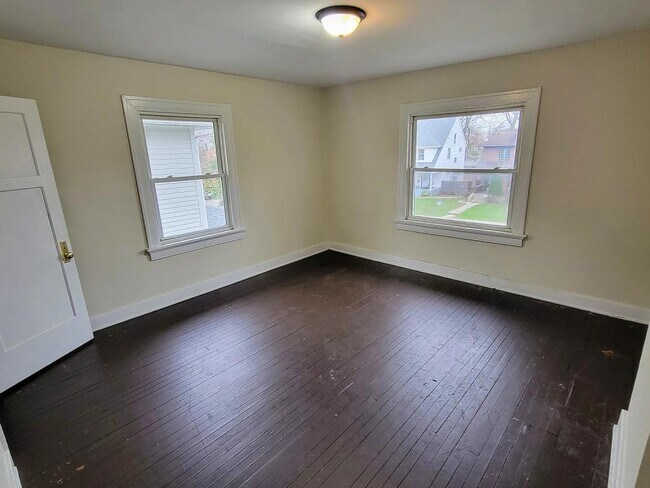 Building Photo - 33 E Norman Ave