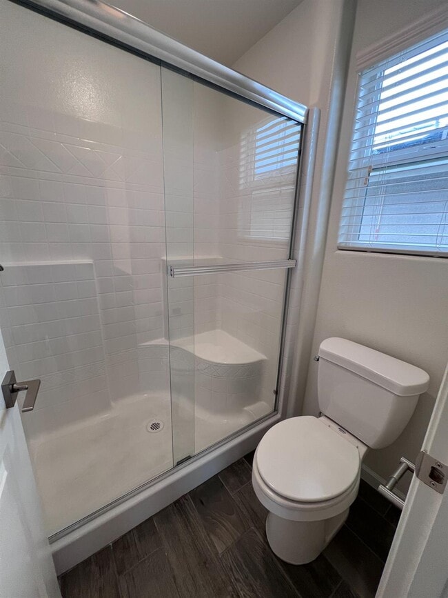 Building Photo - 1918 Oak Ln