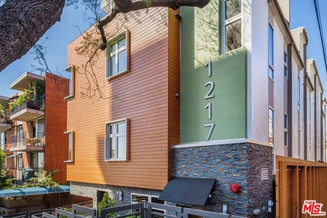 Building Photo - 1217 Horn Ave