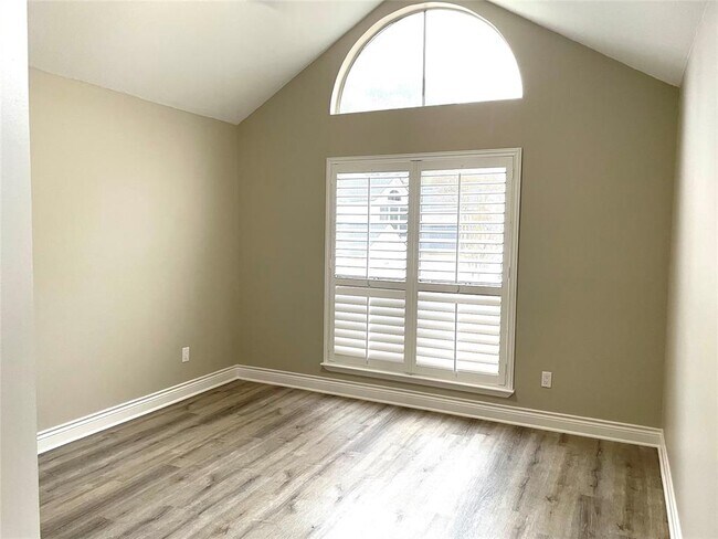 Building Photo - 3307 Golden Trails Dr