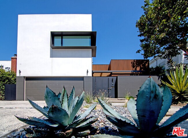 Building Photo - 10639 Cushdon Ave