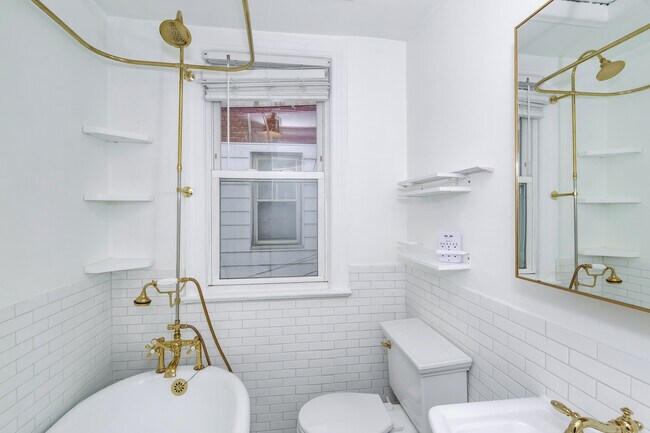 Building Photo - 314 14th Pl NE