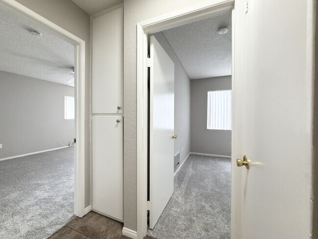 Building Photo - Spacious 2 Bedroom Corner Unit
