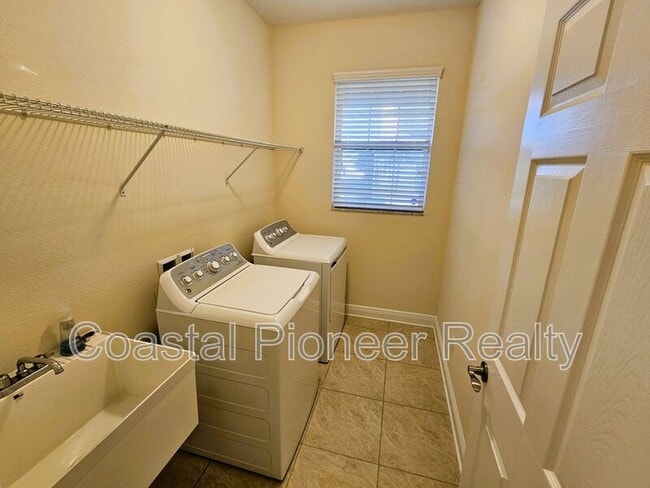 Building Photo - 11541 Crowned Sparrow Ln